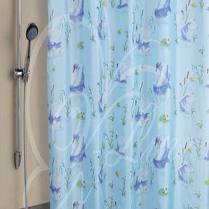 1438-1- штора Вилина 180х180 полиэстер Лебеди голубая для ванной комнаты
